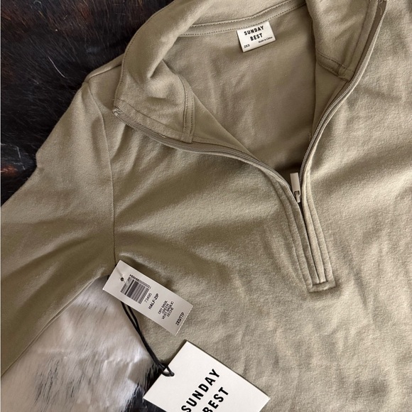 Sunday Best Cropped Pullover - Picture 3 of 3